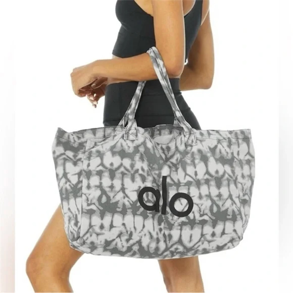 Alo Yoga Large Tie Dye Canvas Tote Bag Gray White Logo Gym Beach Carryall - Picture 13 of 16